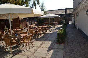 A restaurant or other place to eat at Auberge De Moerse Hoeve