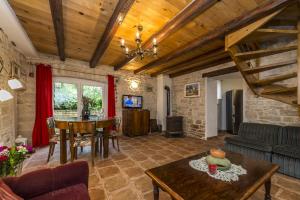 a living room with a wooden ceiling and a table at Casa Katarina&Luka in Višnjan