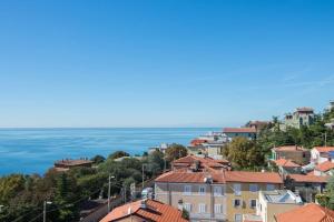 Foto da galeria de Amazing Sea view, free parking, near to the centre em Trieste