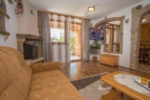 Χώρος καθιστικού στο Manuel with Swimming Pool