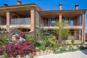 Κήπος έξω από το Manuel with Swimming Pool