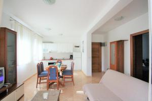 Kuchyň nebo kuchyňský kout v ubytování Apartment Mendikovic