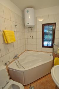 Kúpeľňa v ubytovaní Hella Apartments + 37 fotografií