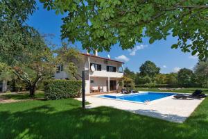 Basen w obiekcie Apartment Doris with Private Pool and large Garden lub w pobliżu