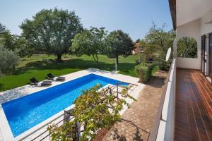Basen w obiekcie Apartment Doris with Private Pool and large Garden lub w pobliżu