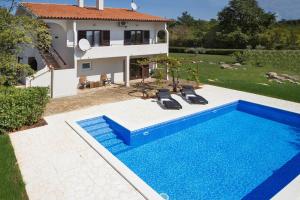Basen w obiekcie Apartment Doris with Private Pool and large Garden lub w pobliżu