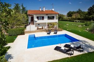 Basen w obiekcie Apartment Doris with Private Pool and large Garden lub w pobliżu