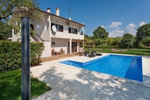 Basen w obiekcie Apartment Doris with Private Pool and large Garden lub w pobliżu