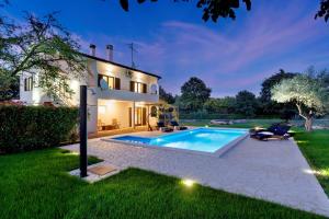 Basen w obiekcie Apartment Doris with Private Pool and large Garden lub w pobliżu