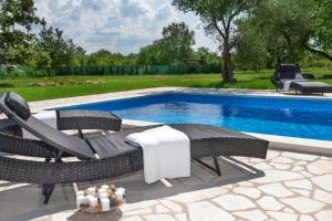Basen w obiekcie Apartment Doris with Private Pool and large Garden lub w pobliżu