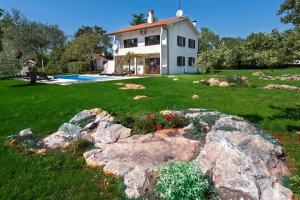 Basen w obiekcie Apartment Doris with Private Pool and large Garden lub w pobliżu