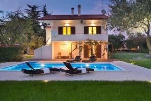 Basen w obiekcie Apartment Doris with Private Pool and large Garden lub w pobliżu