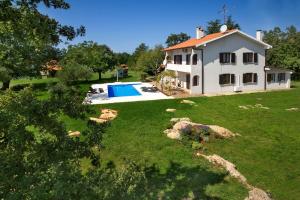 Basen w obiekcie Apartment Doris with Private Pool and large Garden lub w pobliżu