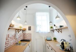 Kuchyňa alebo kuchynka v ubytovaní Villa Inda Rooms