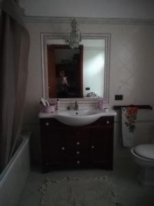 Kúpeľňa v ubytovaní Villa Curti + 13 fotografií