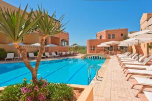 Bazén v ubytovaní Silver Beach Hotel & Apartments alebo v jeho blízkosti