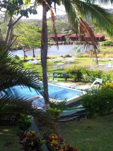 בריכת השחייה שנמצאת ב-Hotel Rincón de la Vieja Lodge או באזור