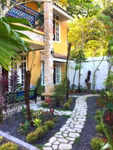 a garden in front of a house at Villas las Palmas in Fortuna