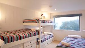 En eller flere senge i et værelse på 8 Maisonettes