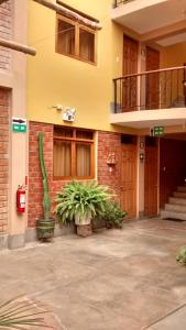 a building with a statue in front of it at Hostal Tambo Colorado in Pisco