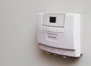 a white adapter hanging on a wall at Hospedium Hotel Posada De La Luna in Huesca