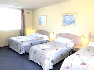 Кровать или кровати в номере The Clarendon Motel Katoomba