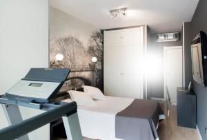 TV a/nebo společenská místnost v ubytování Hospedium Hostal Un Punto Chic