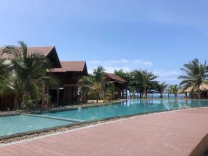 Бассейн в Koh Ma Beach Resort - SHA Extra Plus или поблизости