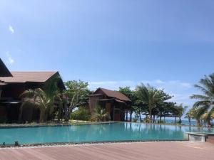 Der Swimmingpool an oder in der Nähe von Koh Ma Beach Resort - SHA Extra Plus