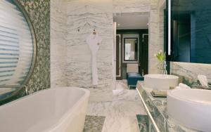Koupelna v ubytování Royal M Hotel Abu Dhabi by Gewan