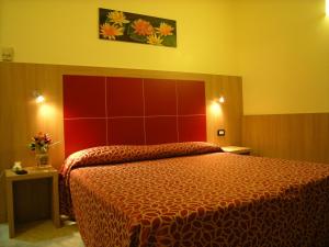 Postel nebo postele na pokoji v ubytování Hotel San Carlo
