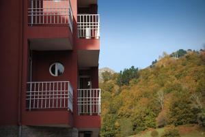 Ein allgemeiner Bergblick oder ein Berglick von des Hotels aus