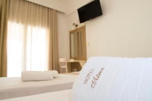 Hotel Astron客房内的一张或多张床位