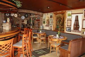 a restaurant with wooden tables and chairs and a bar at Privathotel Brügges Loui in Willingen
