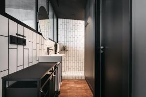 Kuchyň nebo kuchyňský kout v ubytování Exeter Hotel