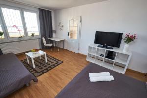 a living room with a couch and a tv at Top Ten House Marszałkowska I in Warsaw