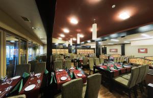 a dining room with tables and chairs in a restaurant at Hotel Visegrád in Visegrád