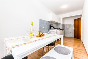 Küche/Küchenzeile in der Unterkunft Workers Apartment am Wiener Platz