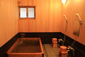 Een badkamer bij Ryokan Motonago