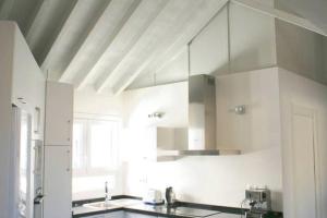 Kuchyň nebo kuchyňský kout v ubytování Apartamento Mar de Alborán