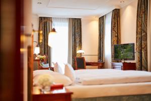 Postel nebo postele na pokoji v ubytování Allee Hotel