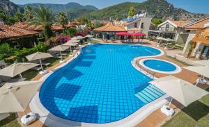 Nespecifikovaný výhled na hory nebo výhled na hory při pohledu z hotelu