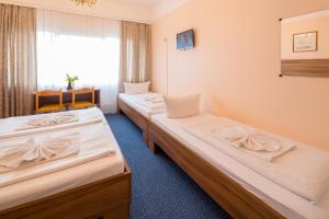 Postel nebo postele na pokoji v ubytování Alper Hotel am Potsdamer Platz