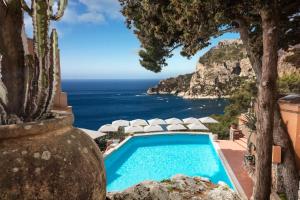 a swimming pool with a view of the ocean at Hotel Punta Tragara in Capri