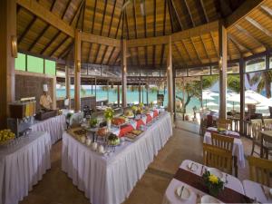 En restaurant eller et andet spisested på Thai House Beach Resort