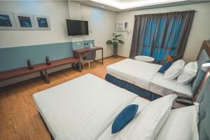 TV a/nebo společenská místnost v ubytování Henia Hotel