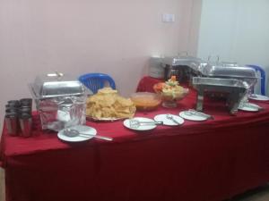 Makanan di atau berdekatan hotel