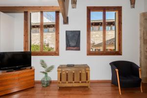 TV a/nebo společenská místnost v ubytování Ramón Llull House