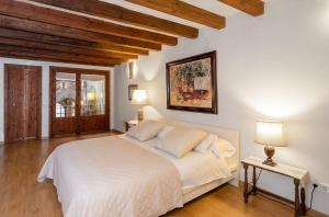 Postel nebo postele na pokoji v ubytování Ramón Llull House