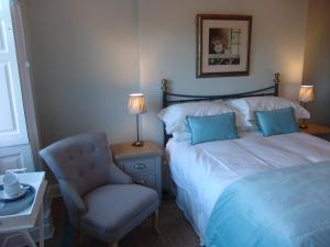 Cama ou camas em um quarto em Osborne House B&B Workington